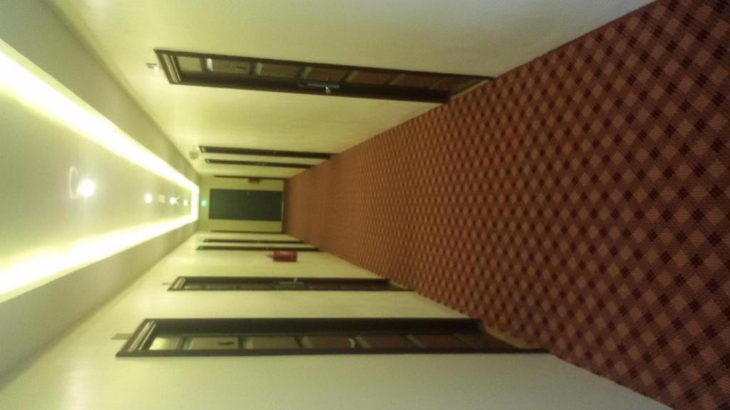 Virati Hotel Yangon Exterior photo