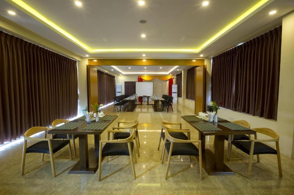 Virati Hotel Yangon Exterior photo