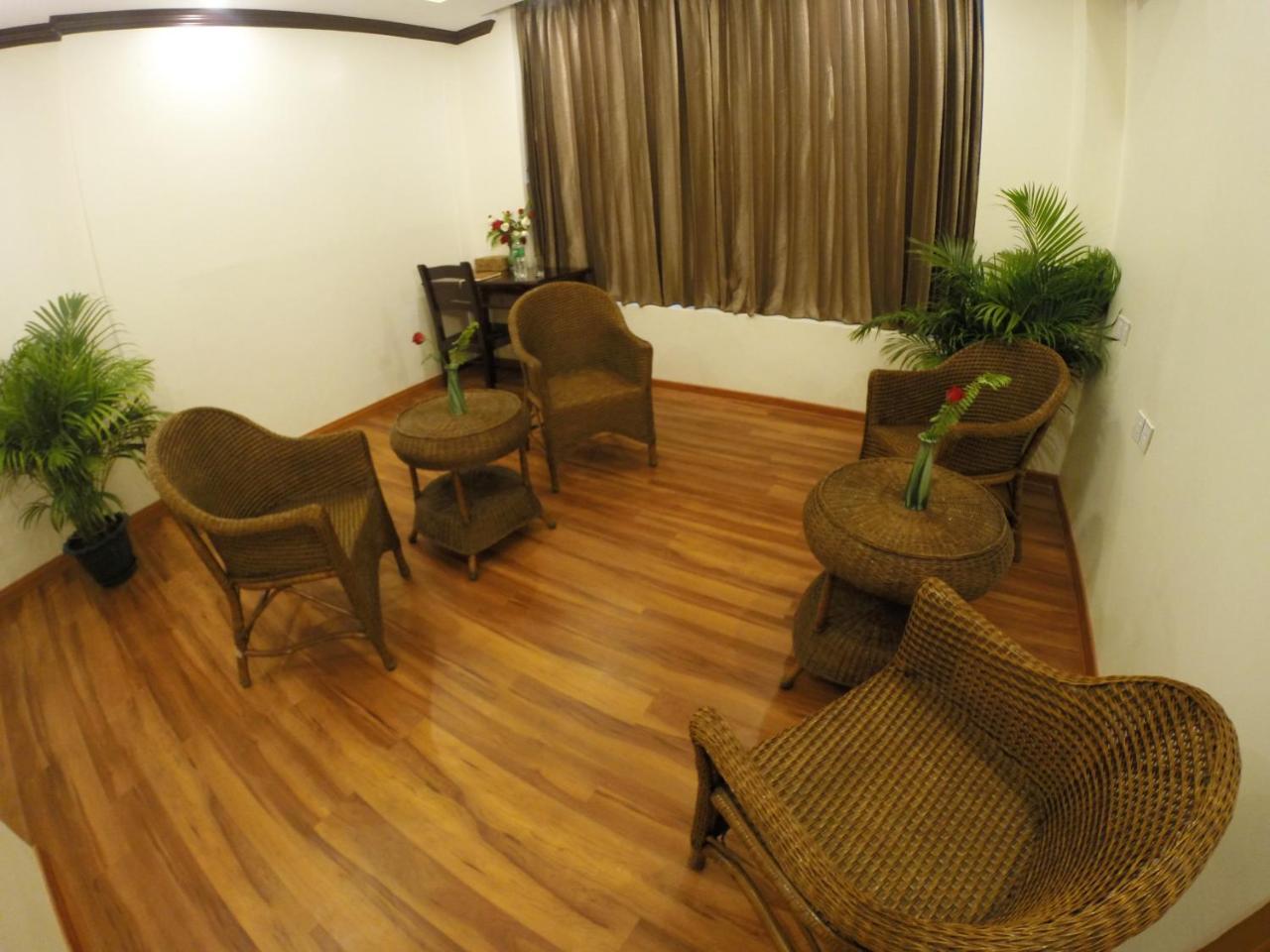 Virati Hotel Yangon Exterior photo