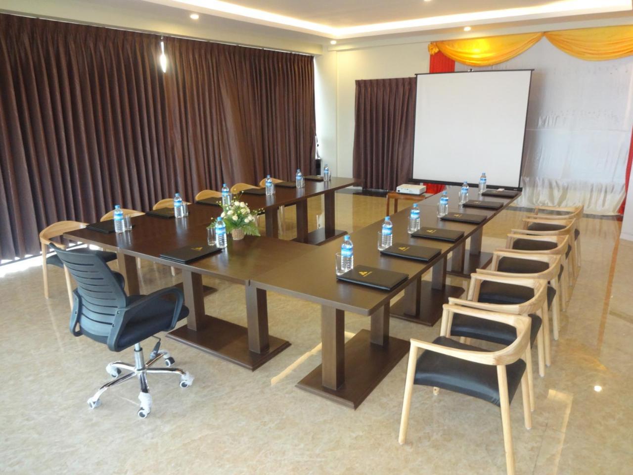 Virati Hotel Yangon Exterior photo