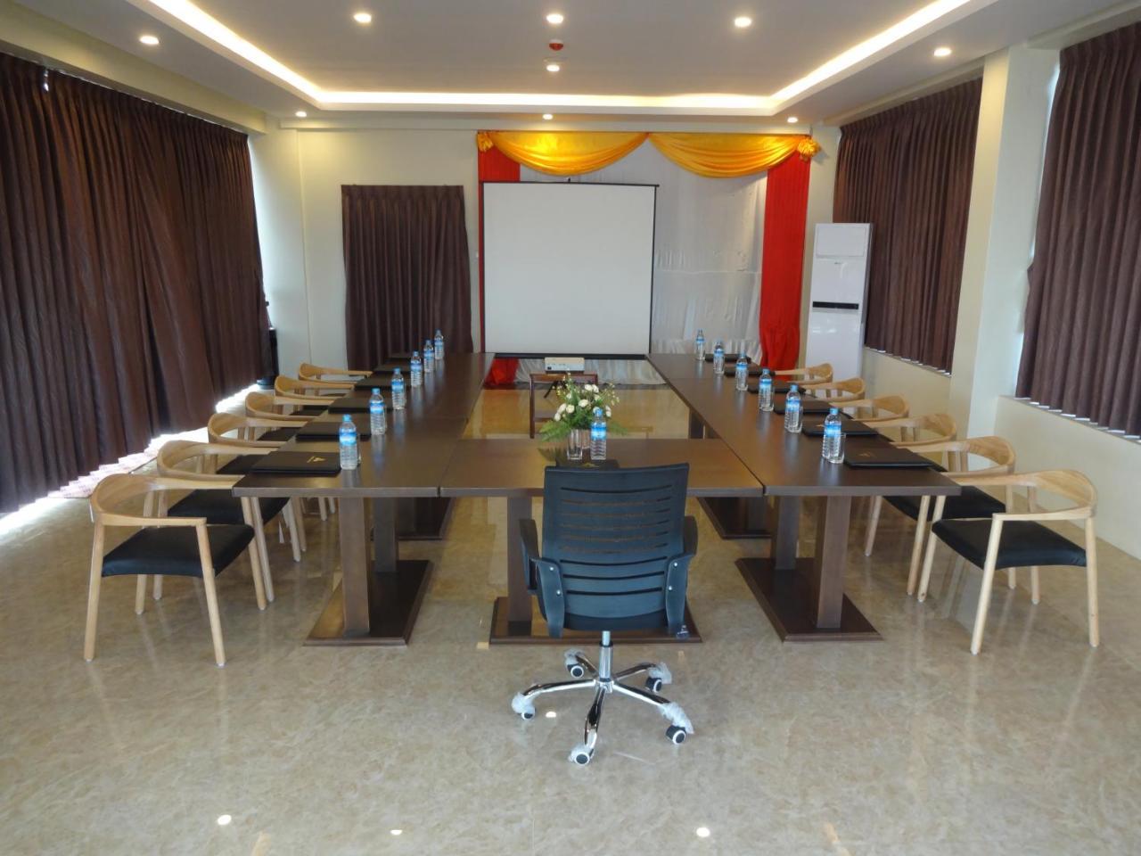 Virati Hotel Yangon Exterior photo