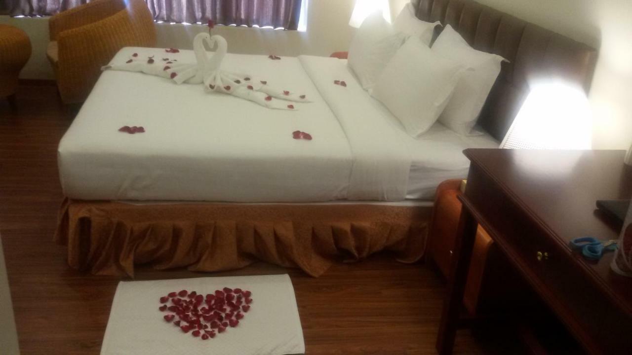 Virati Hotel Yangon Exterior photo